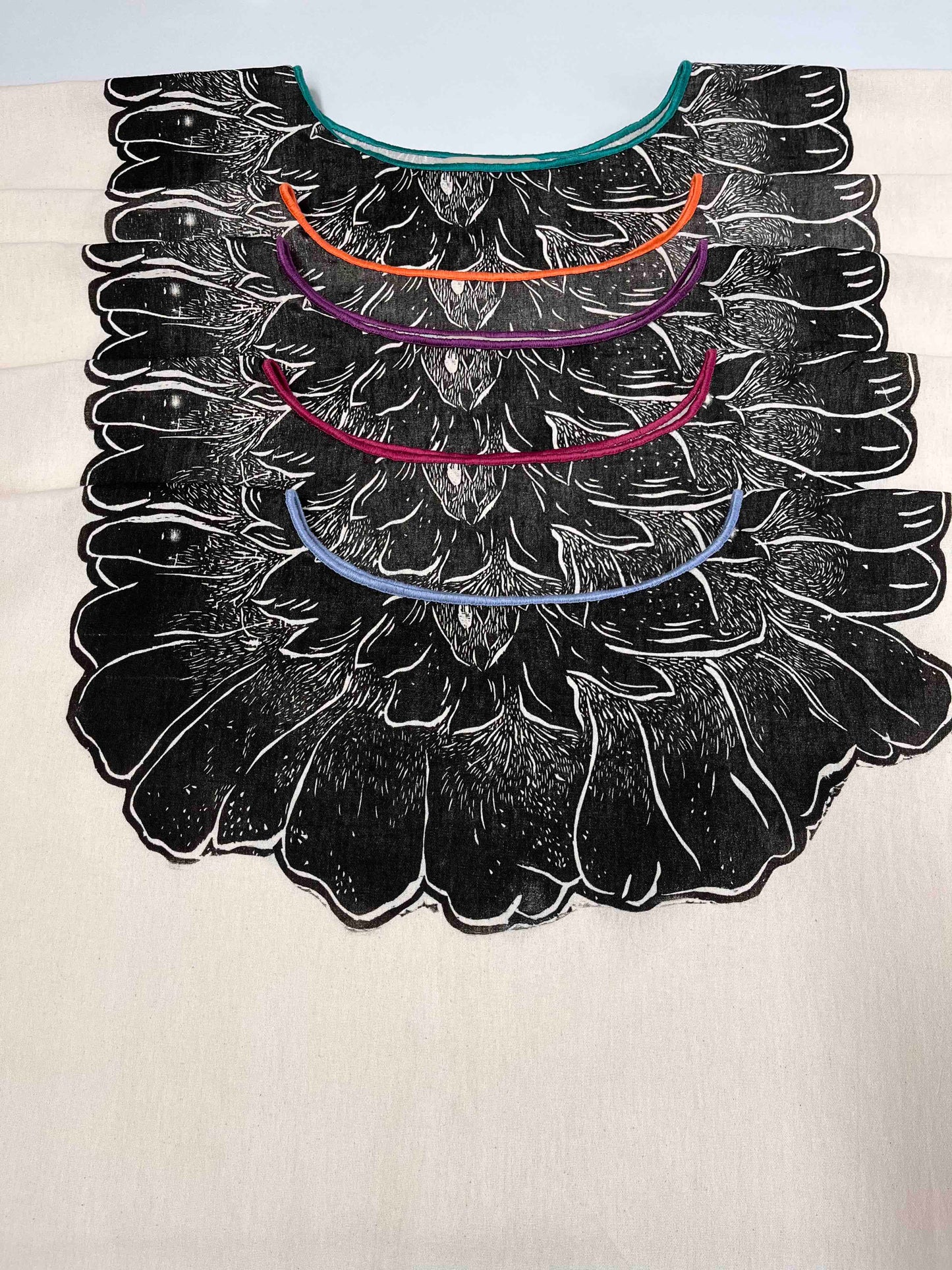 Huipil crop top Flor de Muerto Negro