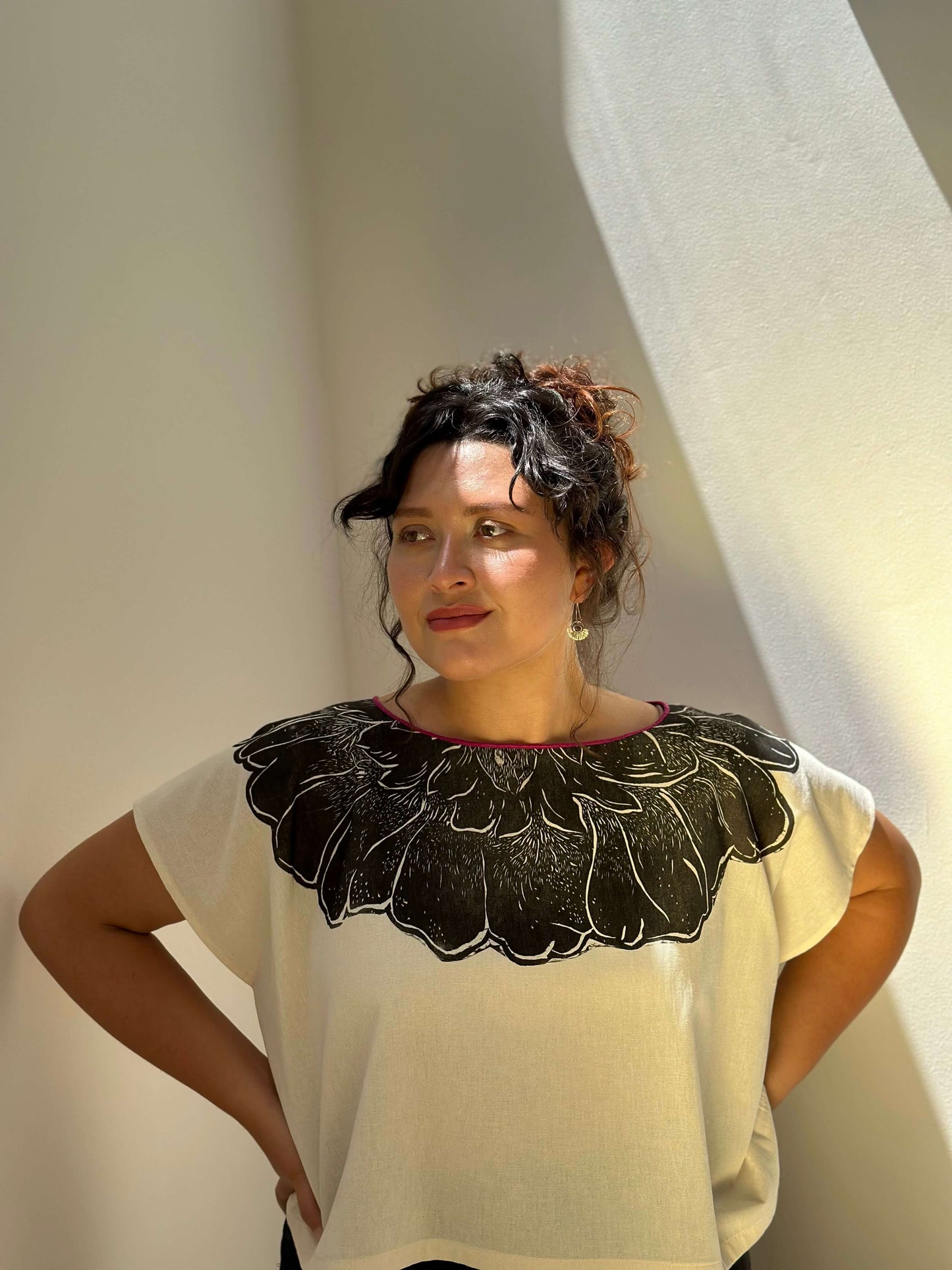 Huipil crop top Flor de Muerto Negro