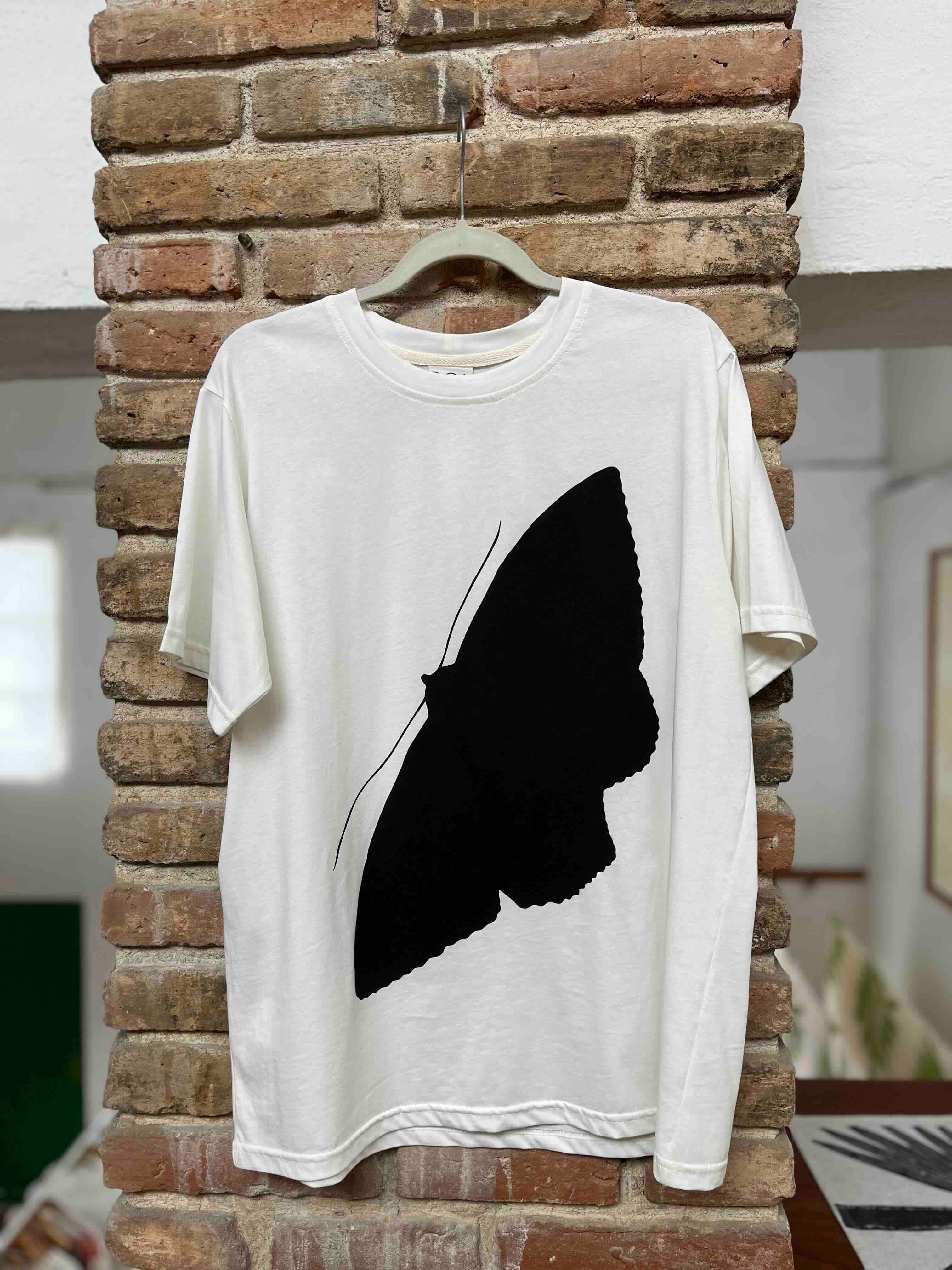 T-shirt Polilla Negra