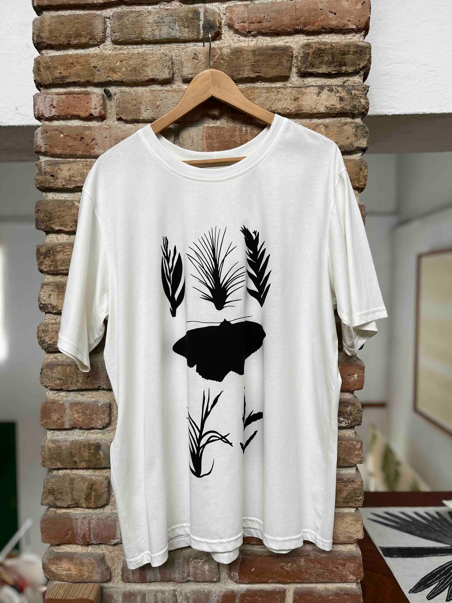 T-shirt Jardín Polilla Negra