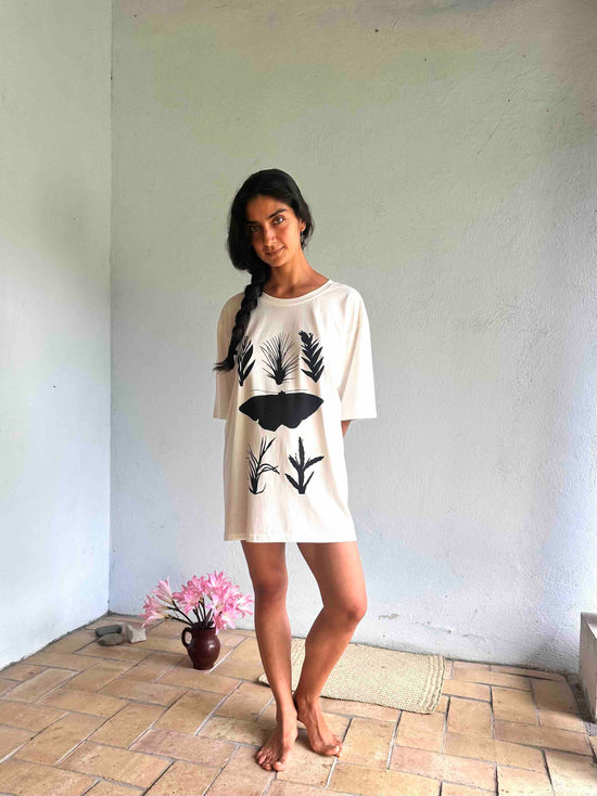 T-shirt Jardín Polilla Negra